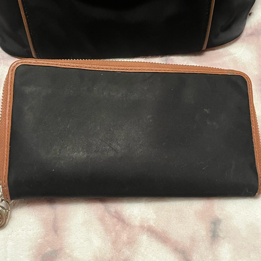 Michael Kors Black and Tan Tote with Wallet - Picture 7 of 15